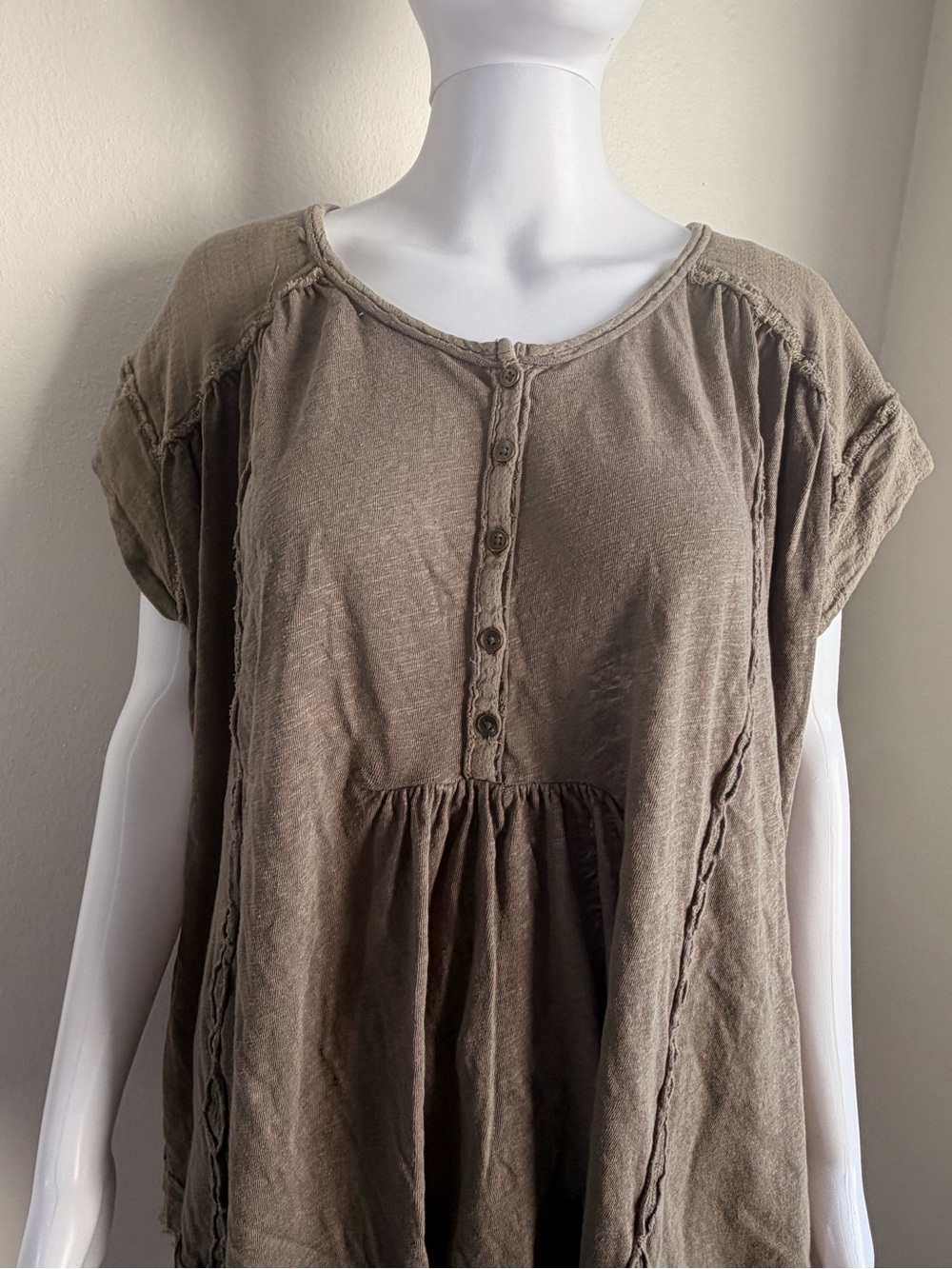 FREE PEOPLE - ASTER HIGH-LOW HENLEY TOP - Picture 8 of 9